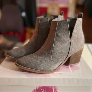 Not Rated Shea Grey Boots, Size 10